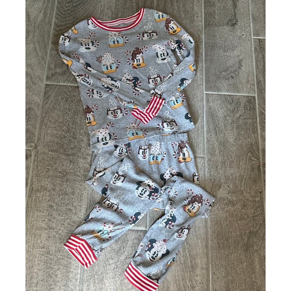 Disney Parks 2021 Mickey & Friends Grey Holiday Pajamas, Kids 8, Hot Cocoa Mugs